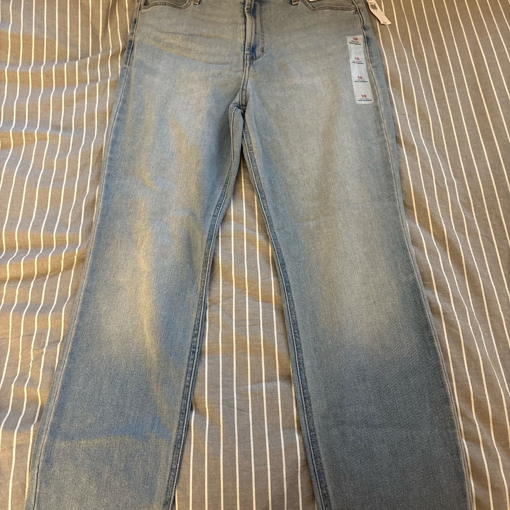 Women's Size 10 Old Navy Lightwash Straight Jeans *NEW WITH TAGS